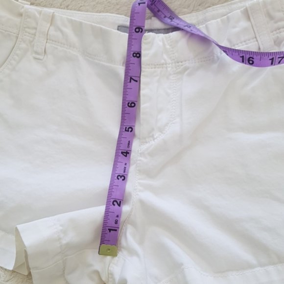 Old Navy midrise white shorts with button details - Picture 10 of 10